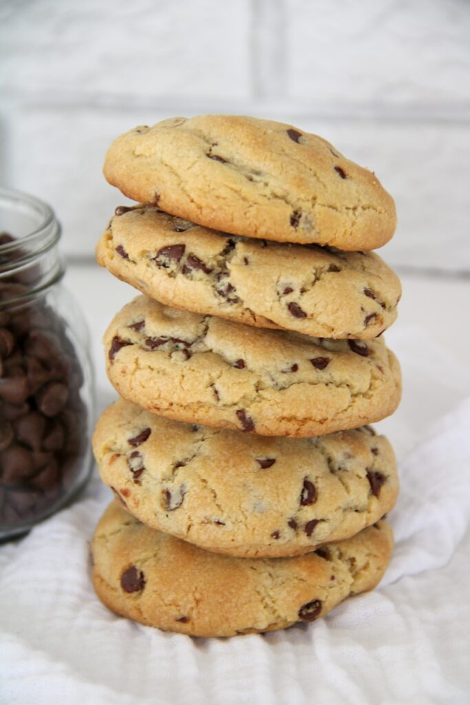 chocolate chip crumbl cookies