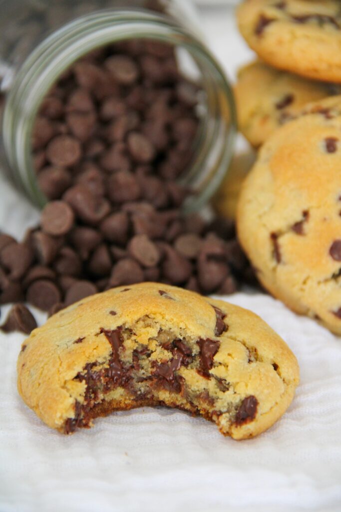 baked chocolate chip crumbl cookies