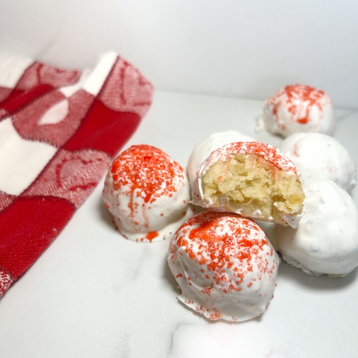 final product of Valentine golden oreo balls