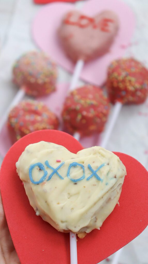 heart shaped cake pops with oxox design