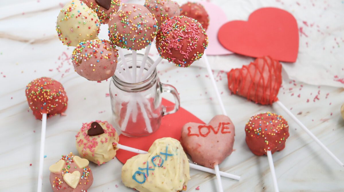 valentine cake pops some are heart shaped some are round