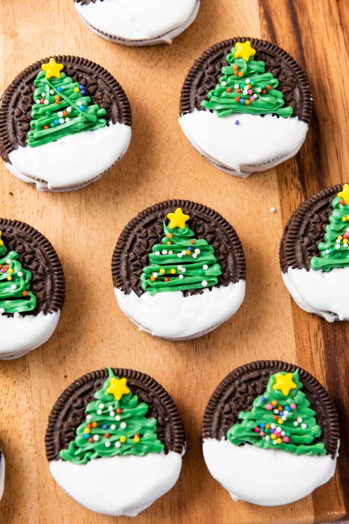 oreos decorated with frosting to look like a christmas tree in the snow so they look like christmas tree cookies